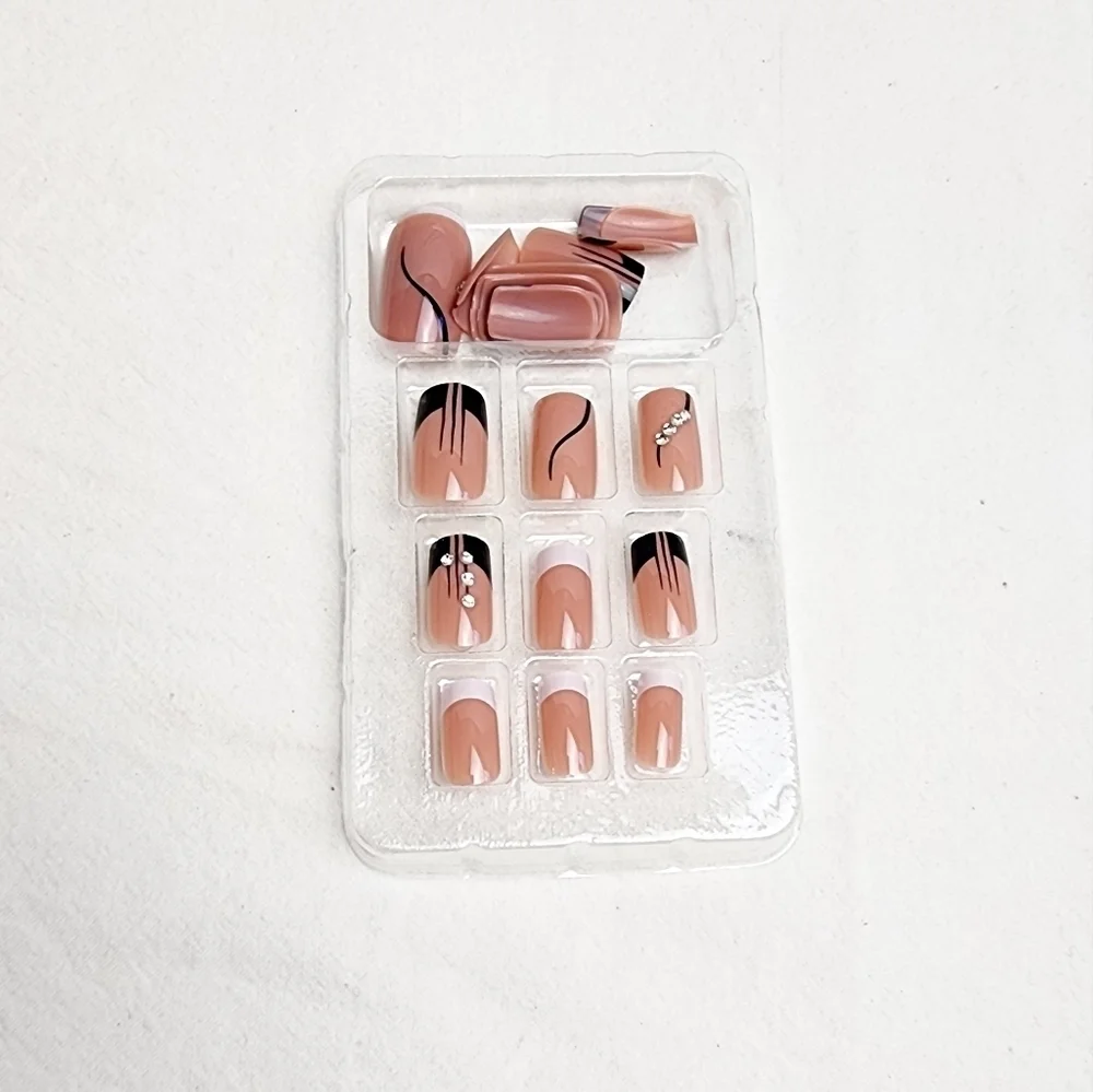 24 Pieces Fake Press On Nails
